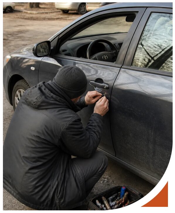 Профессиональное вскрытие автомобиля Тойота без повреждений в Лесне